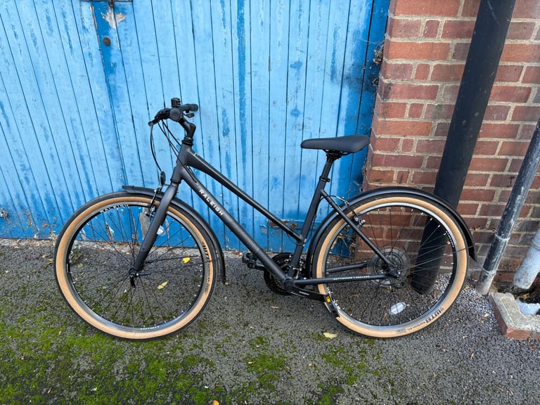 image for Raleigh Strada One Hybrid Bike – Medium Frame – Excellent Condition