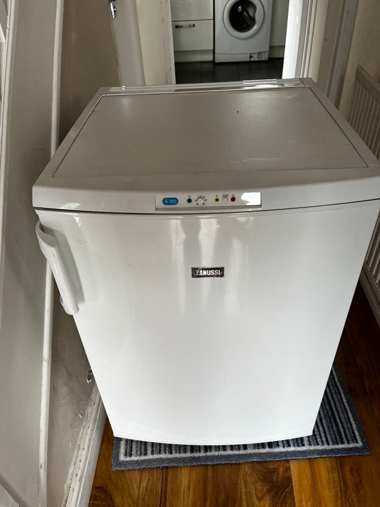 FROST FREE ZANUSSI UNDER-COUNTER FREEZER IN EXCELLENT  WORKING CONDITION