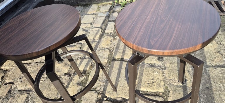 image for 3 ajustable stools 