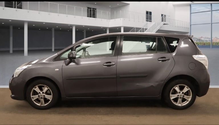 Toyota verso automatic 1.8 petrol 7 seaters ulezfree