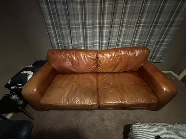 Leather Sofa In Inverurie