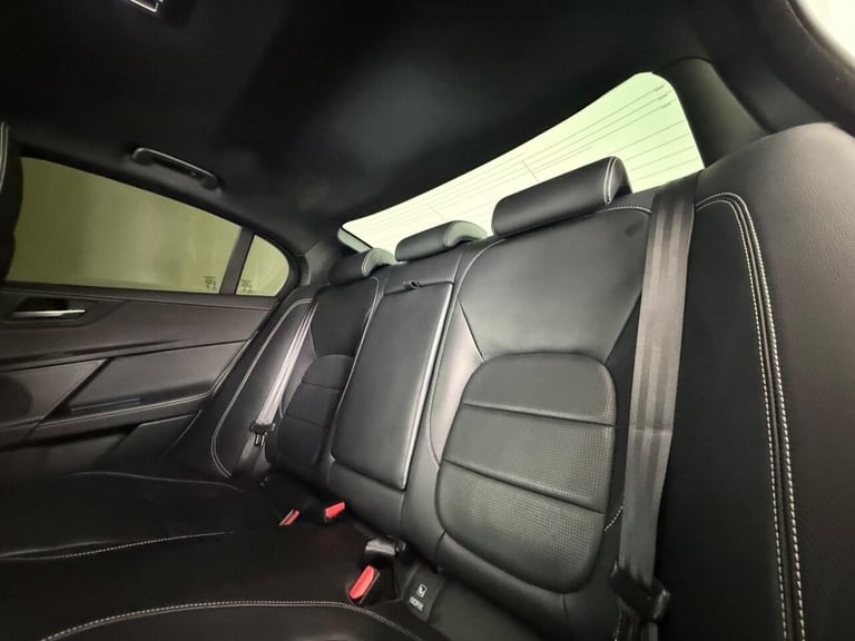 2018 Jaguar XE 2.0i GPF R-Sport Auto Euro 6 (s/s) 4dr Saloon Petrol Automatic
