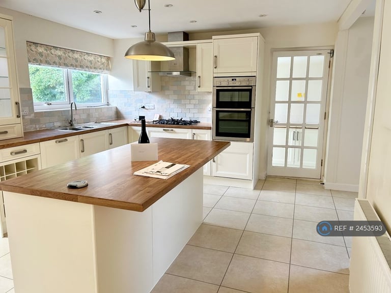 4 bedroom house in Hedge End, Woodstock, OX20 (4 bed) (#2453593)