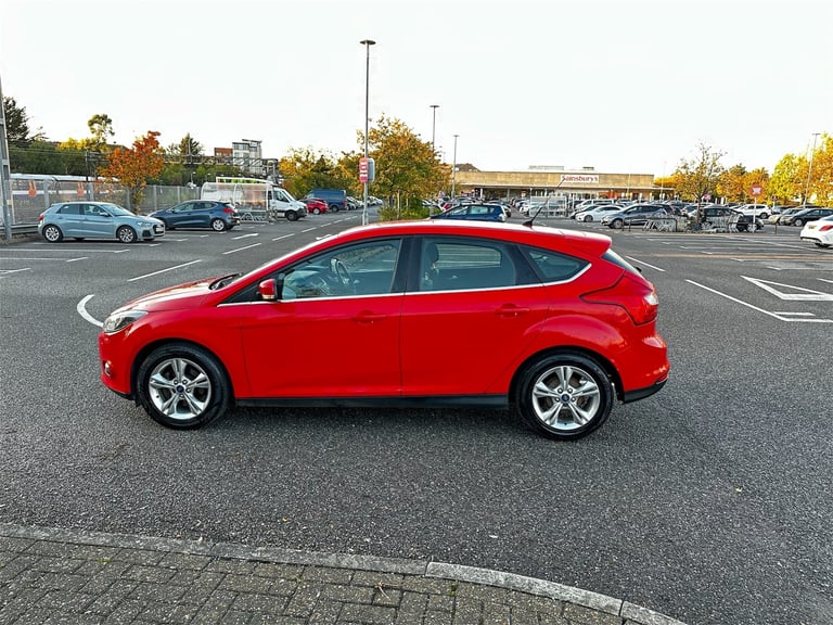 FORD Focus 1.5 Petrol 5 Doors 2013 with Parking Sensors & Low Mileage