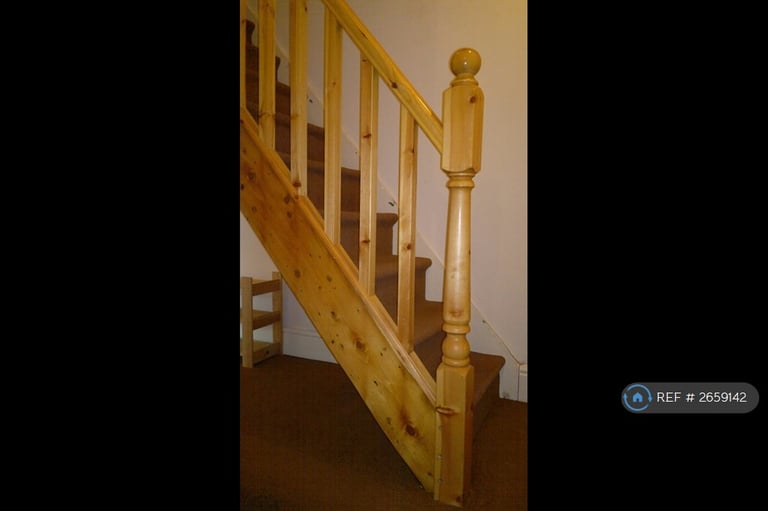 2 bedroom flat in Meanwood Road, Leeds, LS6 (2 bed) (#2659142)