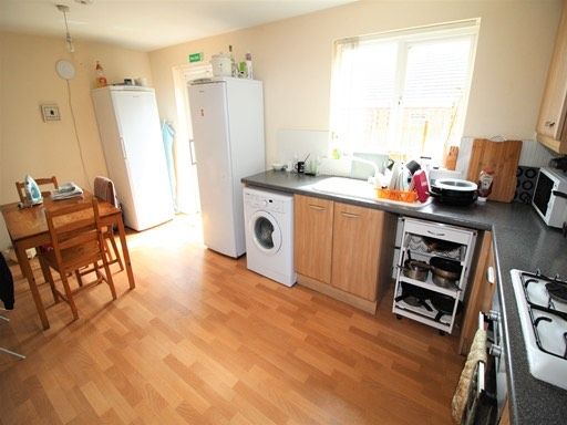 Bright, Furnished Single Room with Bills & Weekly Cleaner Included