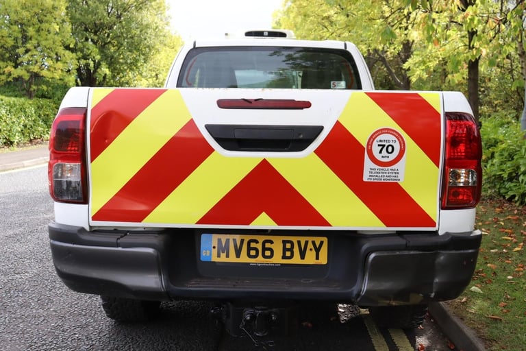 TOYOTA HILUX D4D KING CAB 4X4 PICKUP TRUCK (2017)