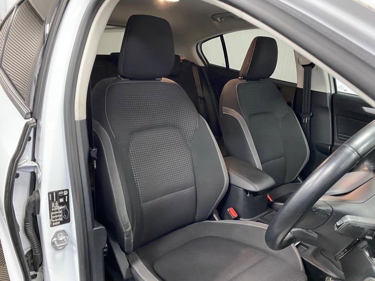 2019 Ford Focus 1.0T EcoBoost Zetec Euro 6 (s/s) 5dr HATCHBACK Petrol Manual