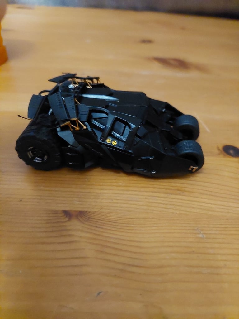 DC Comics Batmobil 1/43 scale diecast model