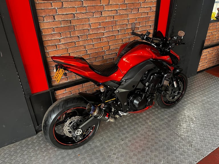 2017 Kawasaki ZR1000 Z1000 LOTS OF EXTRAS LOW MILES