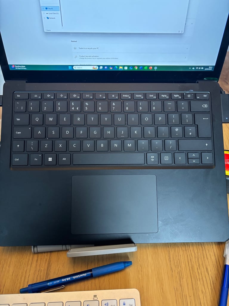 Microsoft surface book touch screen laptop 4 series 11 boxed as new 