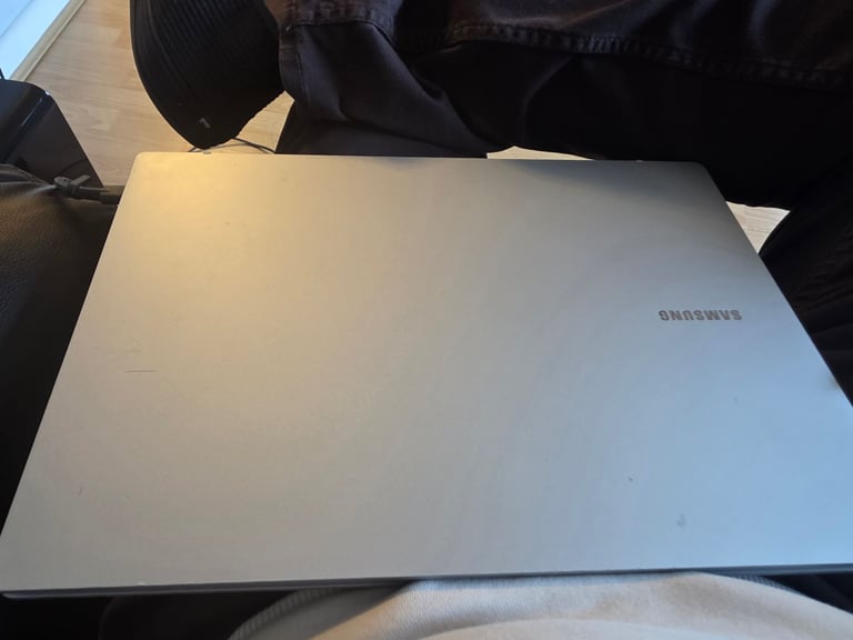 SAMASUNG GALAXY LAPTOP