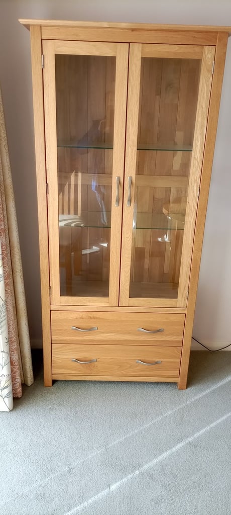 Display cabinet in immaculate condition