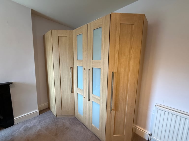 FREE - Fitted wardrobe (deconstructed) 