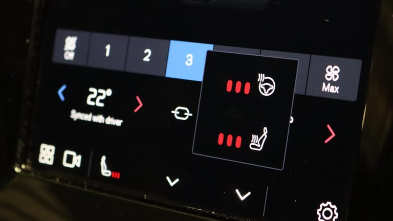 2025 Volvo XC40 B4 (P) Ultra Black Edition (Sunroof, Harman Kardon, 360 Camera) ESTATE Petrol/Ele...