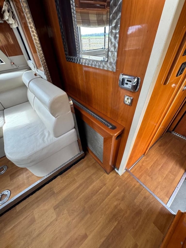 2007 Iveco STRALIS 7 HORSE LEHEL HORSEBOX Diesel Automatic