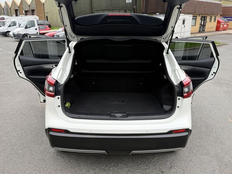 2018 Nissan Qashqai 1.5 dCi Tekna 5dr HATCHBACK PETROL Manual