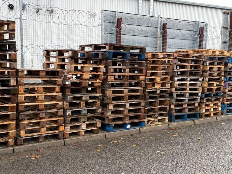 image for Bonfire night pallets *free*
