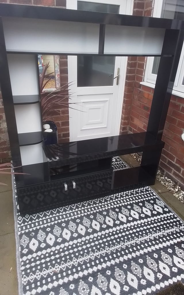 LARGE MEDIA UNIT 