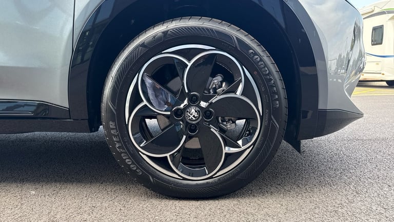2025 Alfa Romeo Junior 1.2 MHEV Ibrida SUV 5dr Petrol Hybrid e-DCT Euro 6 (s/s) (136 ps) SUV Hybr...