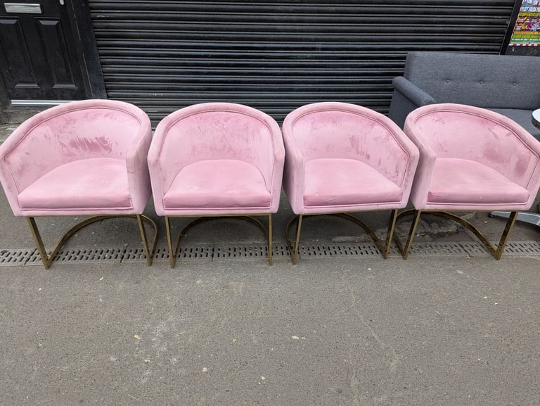 image for Set of 4 chairs 