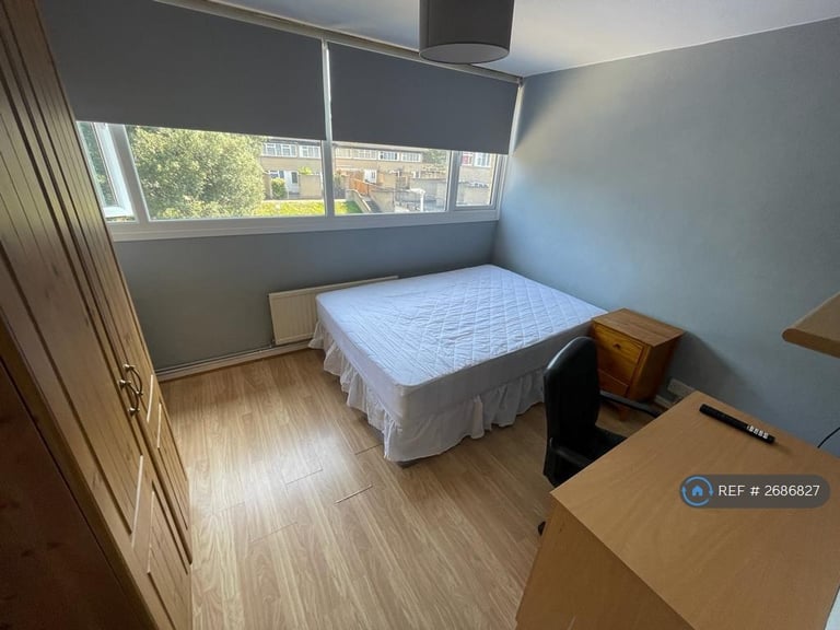 6 bedroom house in Barchester Close, Uxbridge, UB8 (6 bed) (#2686827)