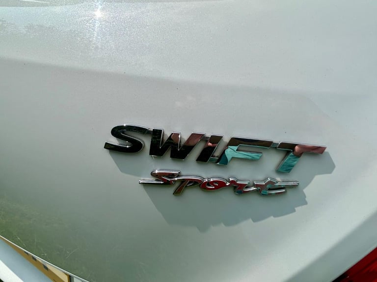 SUZUKI SWIFT 1.6*SPORT*1Owner-7Suzuki Svs-Xenons-Nav**OUTSTANDING CHERISHED