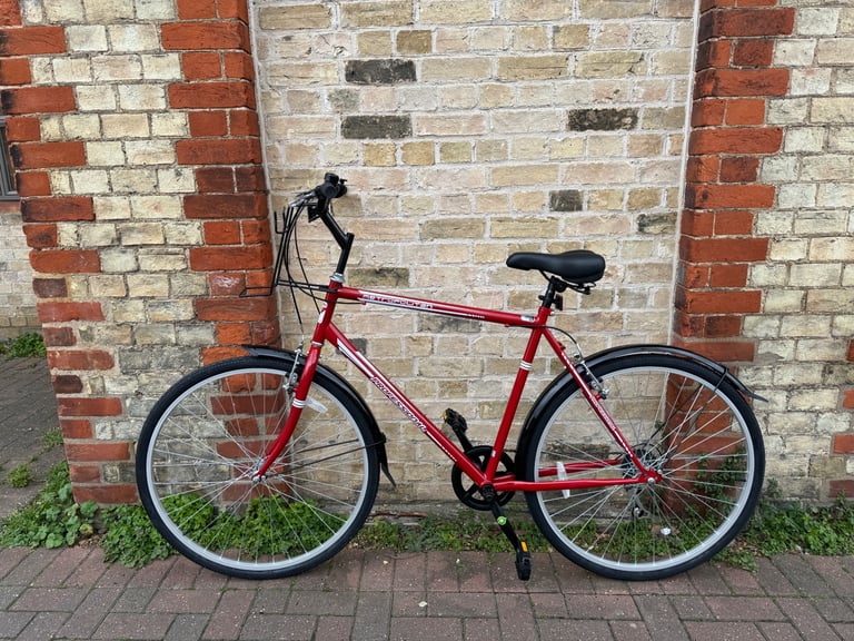 image for Professional Metropolitan 700c Commuter Hybrid Bike - Maroon