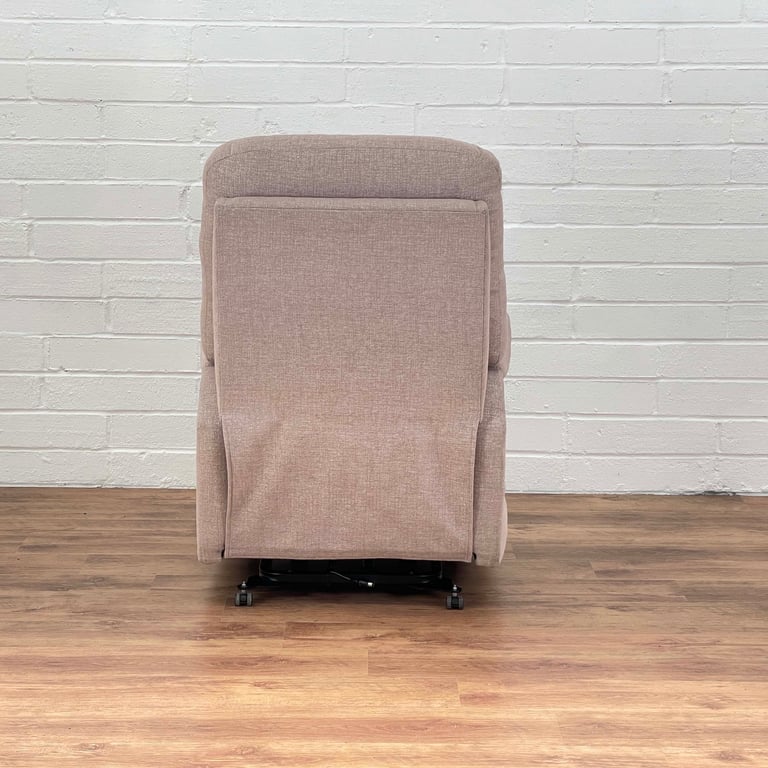 Celebrity Sandhurst Riser Recliner Chair – Large / Grande  