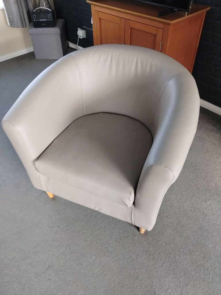 image for Cream coloured tub chair, great condition.