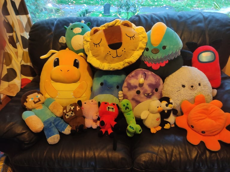 Selection of pre owned squishmallows and soft toys. For price range check in description.