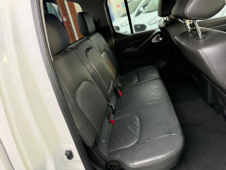 2015 Nissan Navara Double Cab Pick Up Tekna 2.5dCi 190 4WD Auto PICK UP DIESEL Automatic