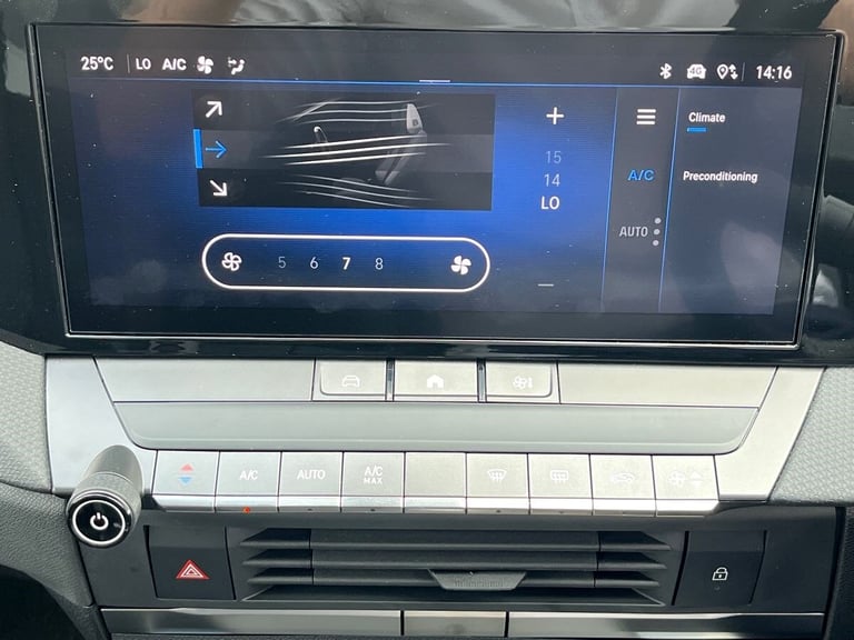  Vauxhall Astra Electric 54kwh Design Hatchback 5dr Electric Auto 156 Ps