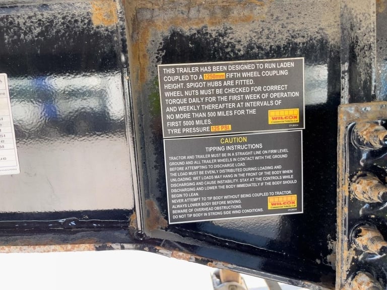 WILCOX INSULATED TIPPING TRAILER 