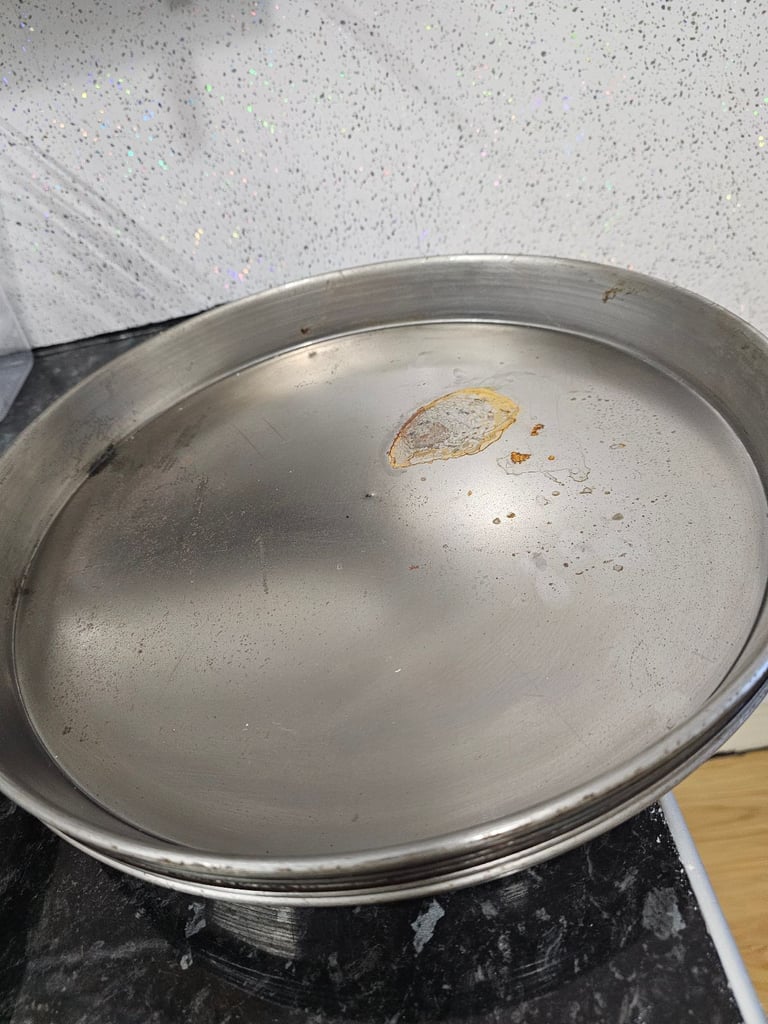 image for 7x pizza pans 