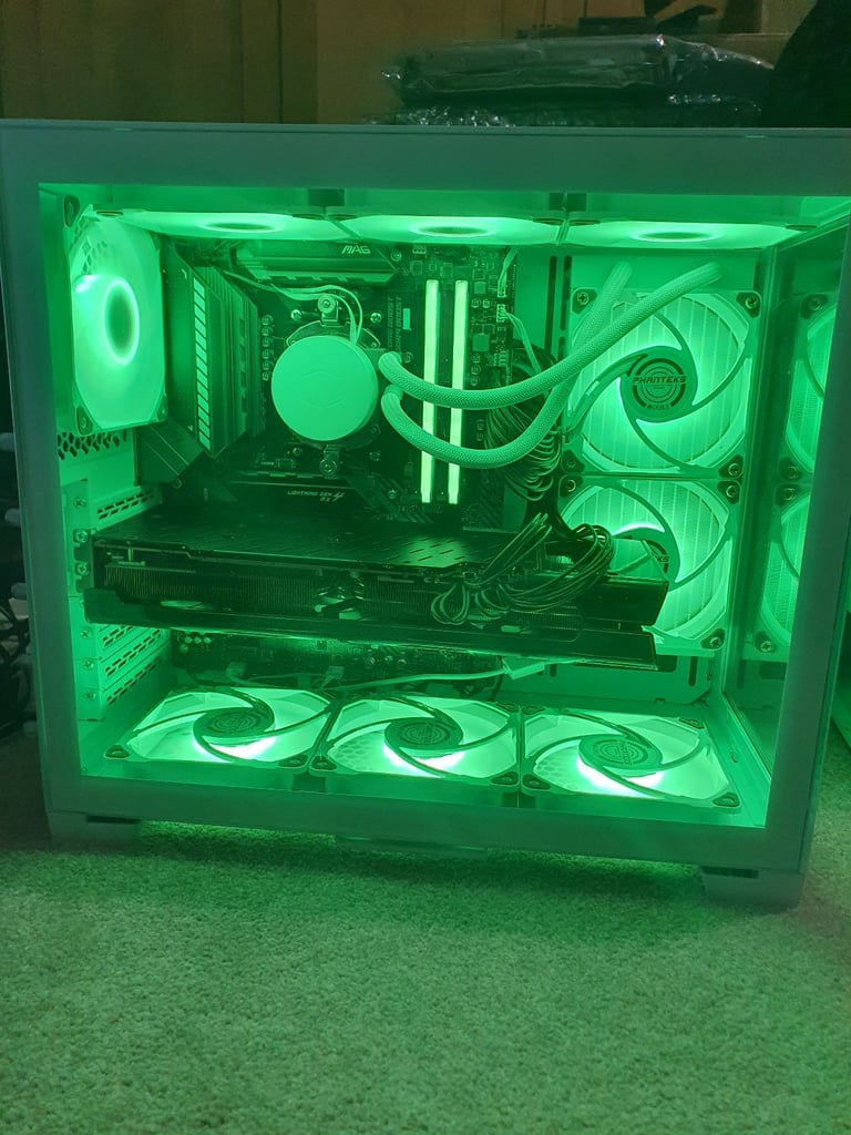 Ryzen 7 5700X3D, RX 6800 16GB GPU, 32GB Ram, Lan Li Case, Windows 11
