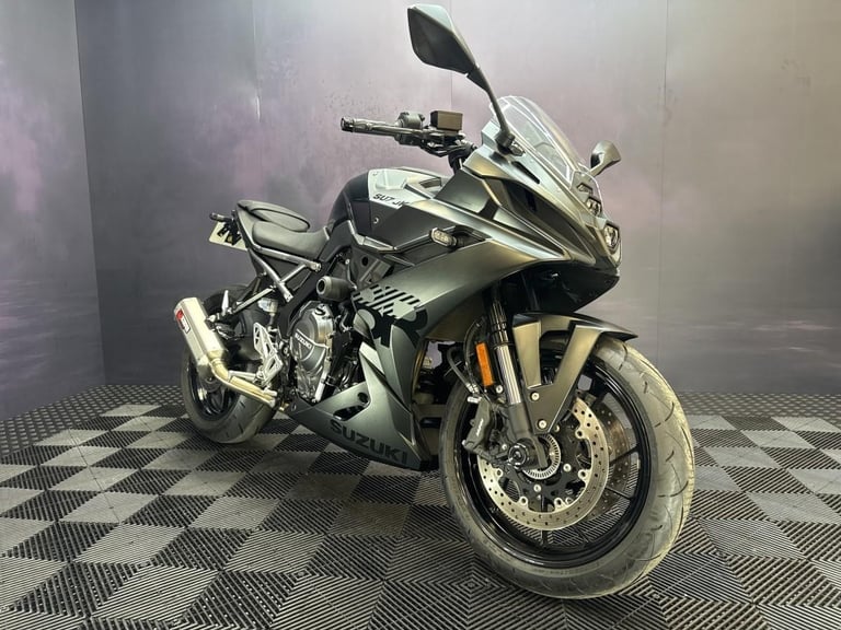 Suzuki GSX-8R 2024 74 Plate black MEGA LOW MILES