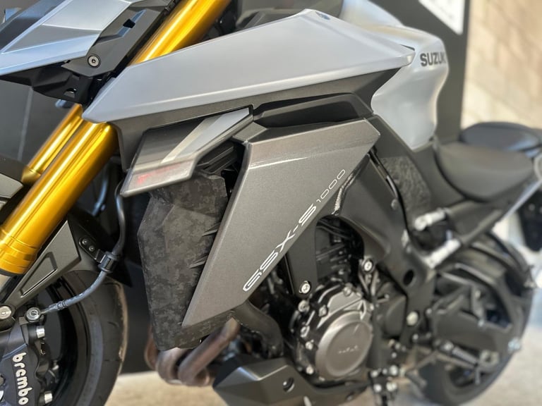 STUNNING ONE OWNER 2023/73 SUZUKI GSX-S 1000 MOTORCYCLE 