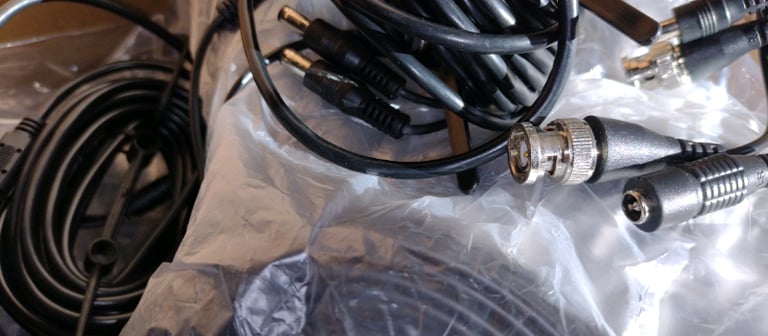 CCTV BNC cables x30 & assortment of splitters/connectors