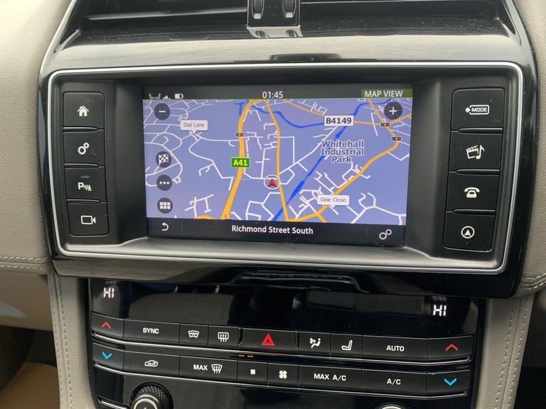 2017 Jaguar F-Pace 2.0d Portfolio 5dr Auto AWD ESTATE Diesel Automatic