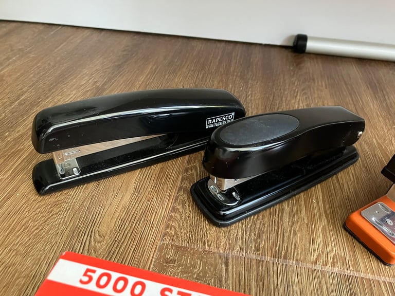 Stationery: 4 Staplers (Rexel/Rapesco), Staples and 2 removers