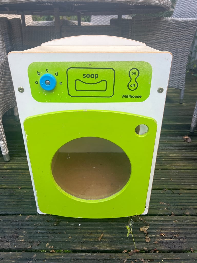 Millhouse kids play washing machine