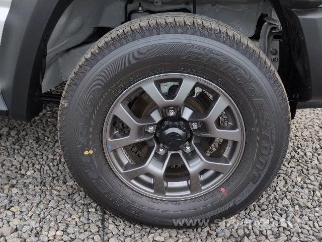 Suzuki jimny nomade 1.5 auto 4wd pearl new japanese import delivery miles 2025