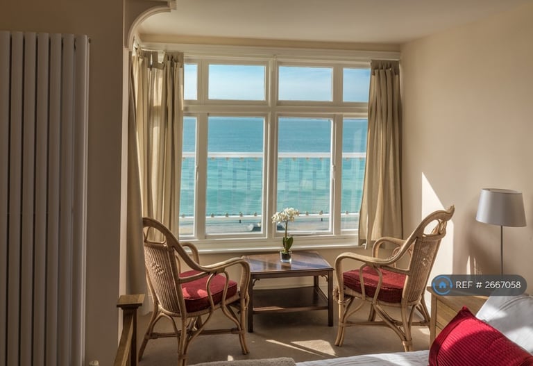 3 bedroom flat in Pilots Point, Totland Bay, PO39 (3 bed) (#2667058)