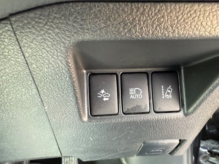 Toyota Yaris 1.5 Hybrid Icon Tech 5dr CVT -NAV - PARKING SENSORS - REAR CAMERA