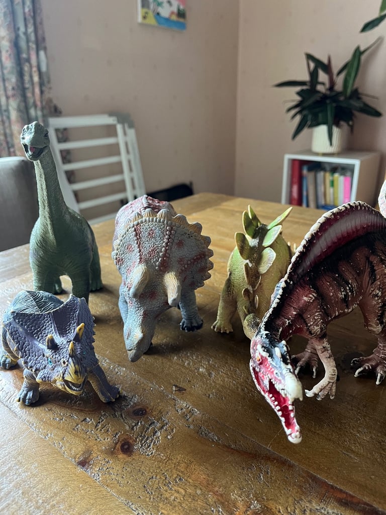 10 large dinosaur toys 