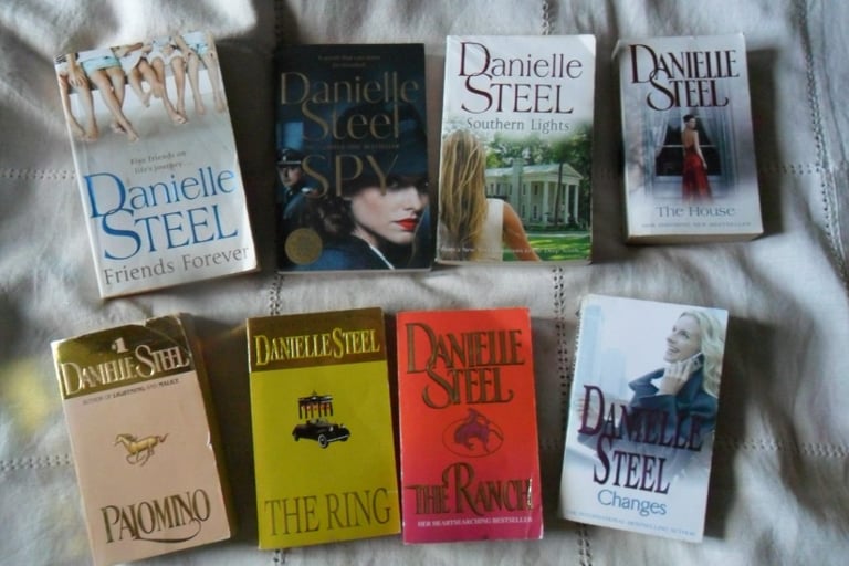 image for JOB LOT 8 DANIELLE STEEL BOOKS very good condition