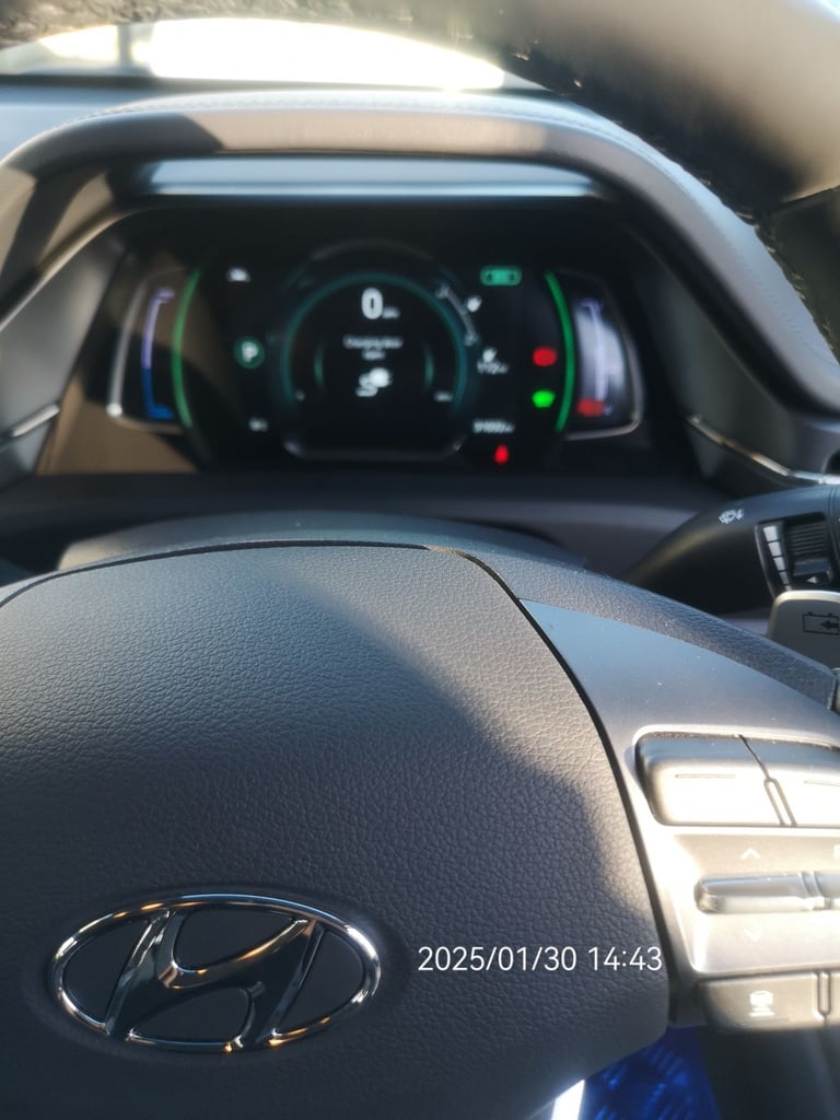 BARGAIN HALF-PRICE Hyundai IONIQ EV 2020 - 33k,MOT+TAX,PCO TFL badges,repairs: bumper,light,Rad