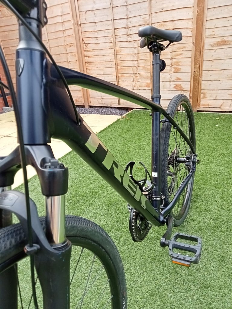 Trek Dual Sport Hybrid Mountain Bike.