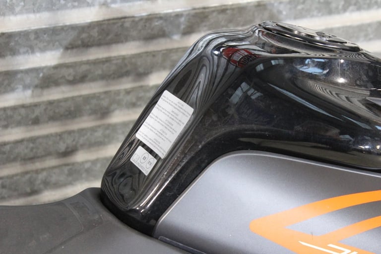 2023 73 KTM DUKE 125 ABS LEARNER LEGAL TRADE SALE 3K GREY/ORANGE NEW MOT RIDE